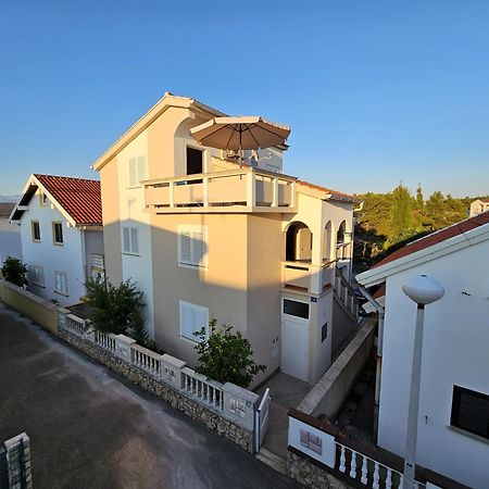 Apartmani Juric Vir Exterior photo