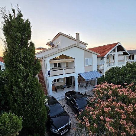 Apartmani Juric Vir Exterior photo