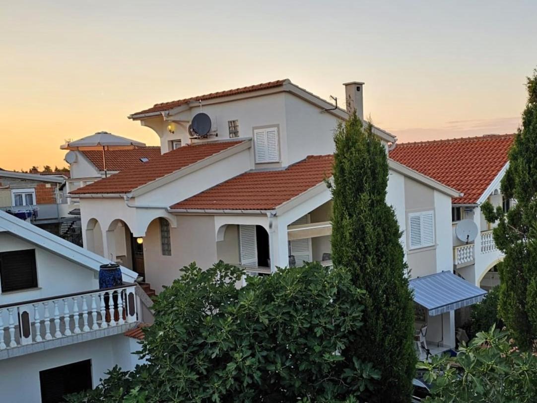 Apartmani Juric Vir Exterior photo
