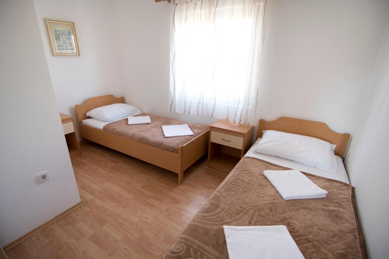 Apartmani Juric Vir Exterior photo