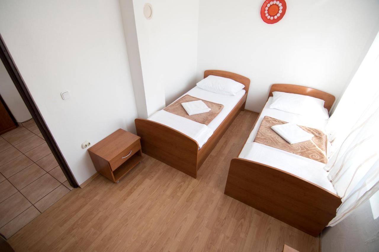 Apartmani Juric Vir Exterior photo