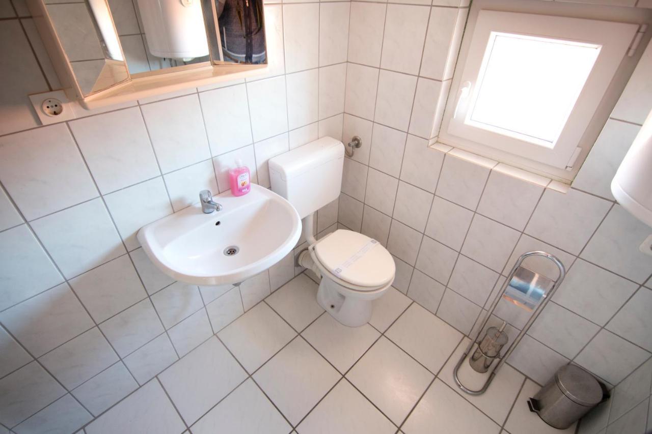 Apartmani Juric Vir Exterior photo