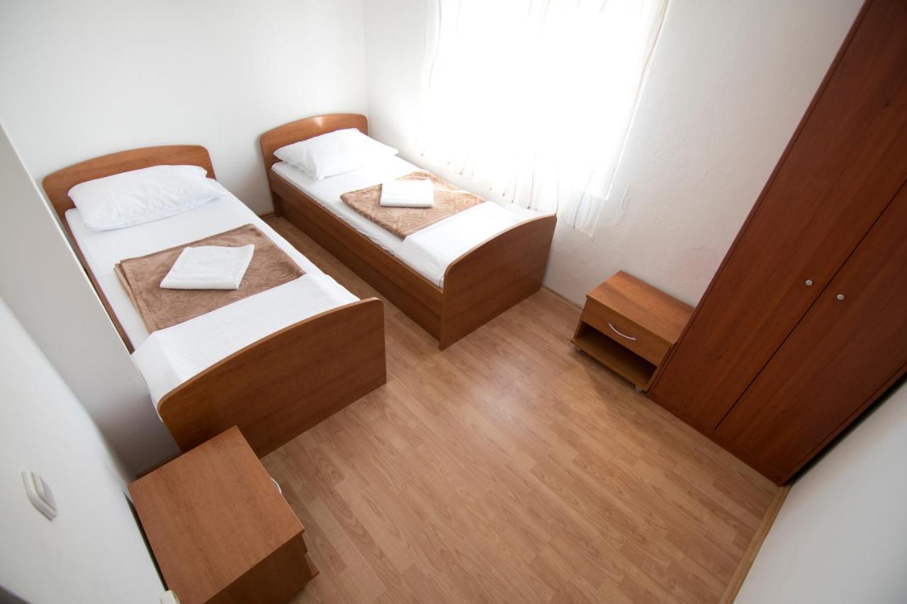 Apartmani Juric Vir Exterior photo