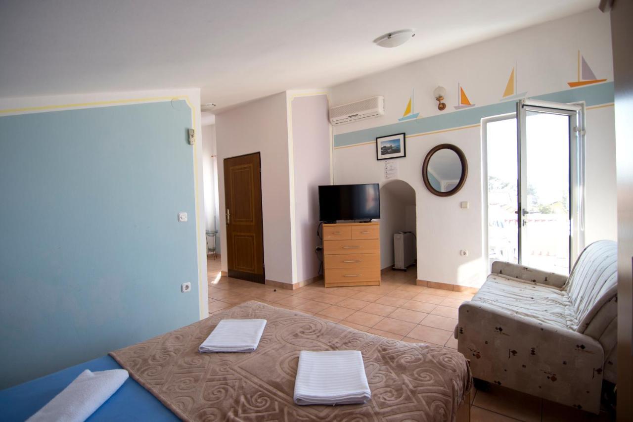Apartmani Juric Vir Exterior photo
